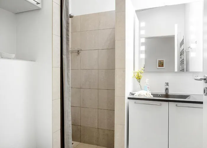 Сasa de vacaciones 3 Bedroom Lovely In *